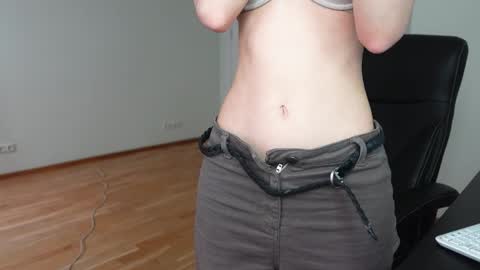 Snapshot of agelina_summer chatting on 05/03/26, 05:35 Agelina Lilly Laura online show from 05/03/26, 05:35
