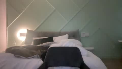 Annie online show from 01/12/25, 03:25