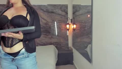 Snapshot of agnes_02 chatting on 10/18/25, 11:44 agnes_02 online show from 10/18/25, 11:44