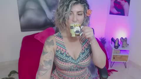 Snapshot of agnes_blackmore chatting on 02/06/25, 03:06 Lily online show from 02/06/25, 03:06