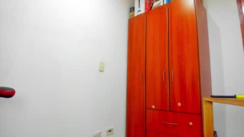 Snapshot of aguslover chatting on 01/21/25, 06:12 Agustin online show from 01/21/25, 06:12