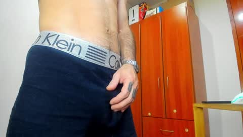 Snapshot of aguslover chatting on 01/22/25, 05:28 Agustin online show from 01/22/25, 05:28