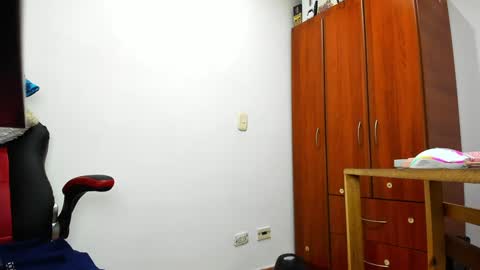 Snapshot of aguslover chatting on 02/04/25, 05:55 Agustin online show from 02/04/25, 05:55