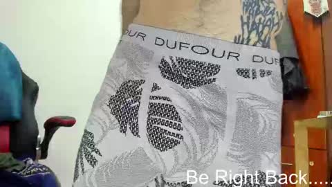 Snapshot of aguslover chatting on 10/18/25, 05:25 Agustin online show from 10/18/25, 05:25