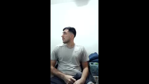 Snapshot of agustinnrod chatting on 06/05/26, 04:02 agustinnrod online show from 06/05/26, 04:02