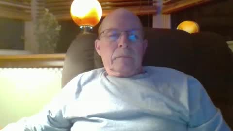 Snapshot of aguynrkfrd chatting on 12/21/25, 10:11 aguynrkfrd online show from 12/21/25, 10:11