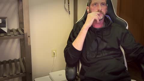 Snapshot of ah_shucks_ chatting on 04/21/26, 03:13 AhShucks online show from 04/21/26, 03:13