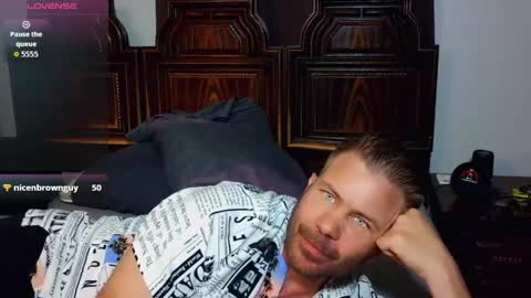 Blue Eyed Handsome Man online show from 04/15/26, 01:23