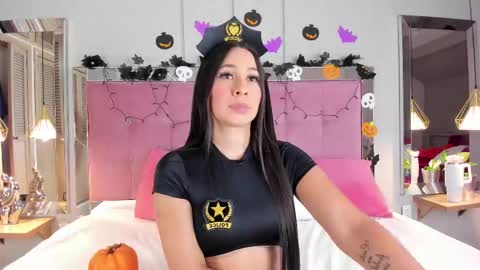 Snapshot of ahincale chatting on 10/31/25, 08:21 AHINOA online show from 10/31/25, 08:21