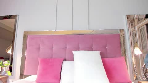 Snapshot of ahincale chatting on 11/26/25, 07:59 AHINOA online show from 11/26/25, 07:59