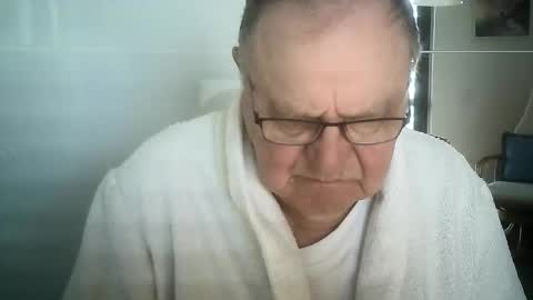 Snapshot of ahmole chatting on 12/12/24, 10:02 Ole online show from 12/12/24, 10:02