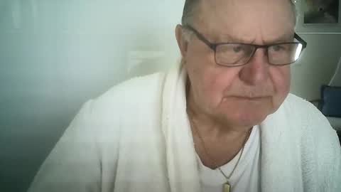 Snapshot of ahmole chatting on 12/12/24, 01:39 Ole online show from 12/12/24, 01:39