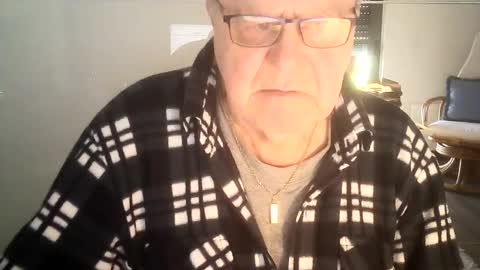 Snapshot of ahmole chatting on 12/18/24, 10:40 Ole online show from 12/18/24, 10:40