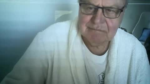 Snapshot of ahmole chatting on 12/22/24, 09:22 Ole online show from 12/22/24, 09:22