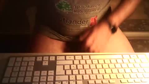 Snapshot of ahmole chatting on 10/31/25, 01:50 Ole online show from 10/31/25, 01:50