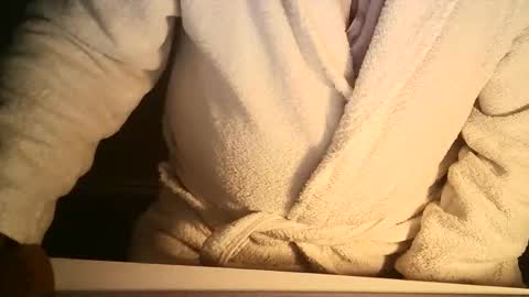 Snapshot of ahmole chatting on 11/10/25, 01:48 Ole online show from 11/10/25, 01:48