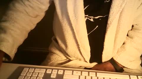 Snapshot of ahmole chatting on 11/15/25, 11:21 Ole online show from 11/15/25, 11:21