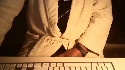 Snapshot of ahmole chatting on 11/17/25, 08:36 Ole online show from 11/17/25, 08:36