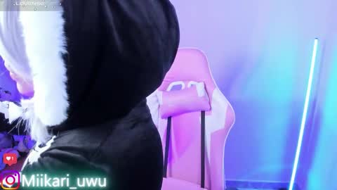 Snapshot of ahri_elderwood chatting on 11/16/25, 05:35 Ahri help me get to 100 online show from 11/16/25, 05:35