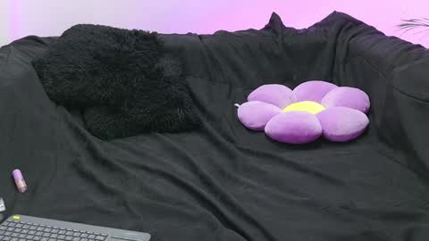 Snapshot of ahri_ossuri chatting on 12/16/24, 06:21 ahri online show from 12/16/24, 06:21