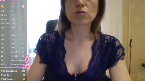 Snapshot of ahtena chatting on 01/10/25, 10:17 Ahtena online show from 01/10/25, 10:17