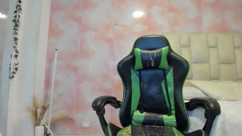 karoline  online show from 02/16/26, 10:06