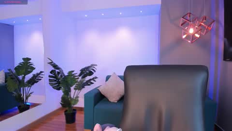 Snapshot of aidajoness chatting on 11/11/25, 12:05 aidajoness online show from 11/11/25, 12:05