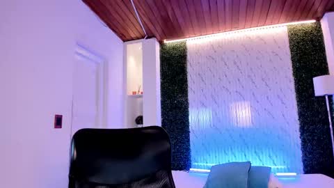 Snapshot of aidajoness chatting on 12/20/25, 03:46 aidajoness online show from 12/20/25, 03:46