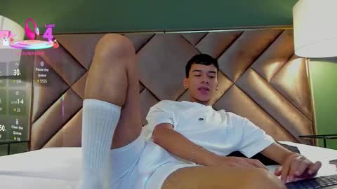 Snapshot of aiden_royce chatting on 11/28/25, 05:43 aiden_royce online show from 11/28/25, 05:43