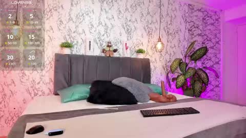Snapshot of aihnoa_split chatting on 10/03/25, 12:46 AIHNOA online show from 10/03/25, 12:46