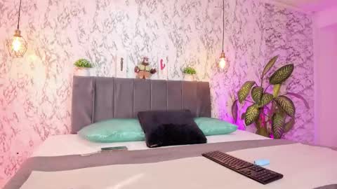 Snapshot of aihnoa_split chatting on 10/11/25, 12:58 AIHNOA online show from 10/11/25, 12:58