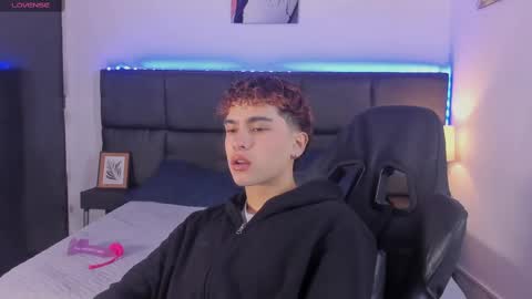 Aiden  online show from 10/23/25, 12:04