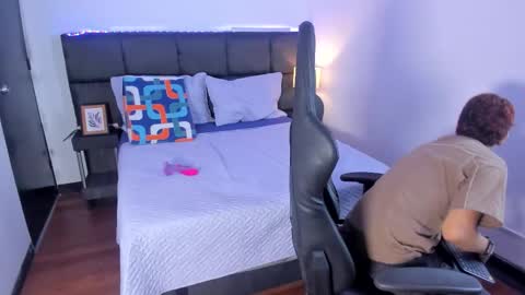 Aiden  online show from 12/01/25, 01:05