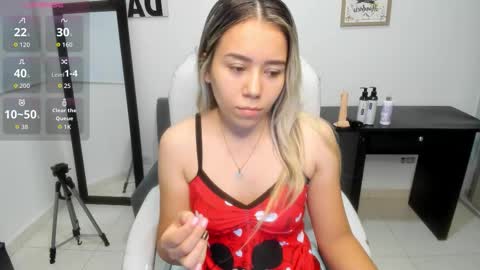 Snapshot of aiilyn_dss18 chatting on 09/19/25, 09:32 Ailyn online show from 09/19/25, 09:32