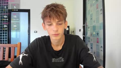 Snapshot of aiko_miracle chatting on 12/21/25, 01:02 birthday here online show from 12/21/25, 01:02