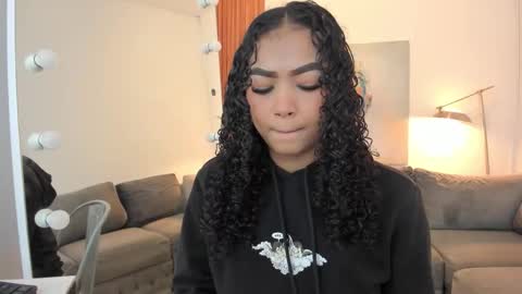 Snapshot of ailann_ chatting on 10/16/25, 07:37 Alisson online show from 10/16/25, 07:37