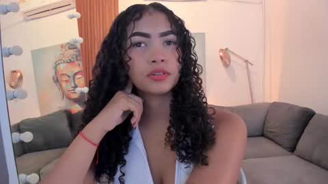 Snapshot of ailann_ chatting on 12/17/25, 07:42 Alisson online show from 12/17/25, 07:42