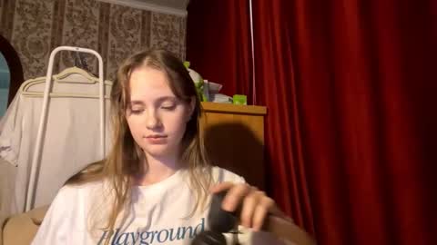 Kira online show from 10/02/25, 12:45