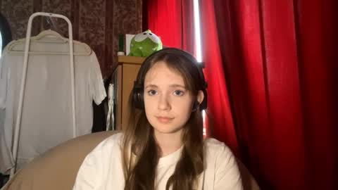 Kira online show from 10/03/25, 10:12