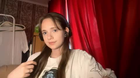 Kira online show from 10/05/25, 10:13
