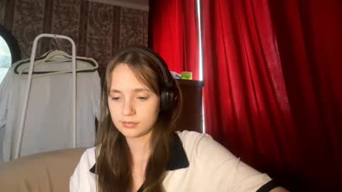 Kira online show from 10/08/25, 11:08