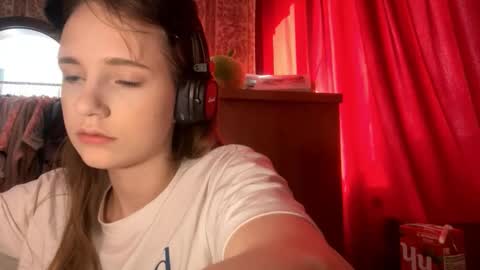 Kira online show from 10/12/25, 05:17