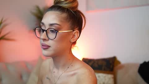  Aileen  online show from 11/13/25, 07:46