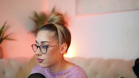  Aileen  online show from 11/22/25, 08:30