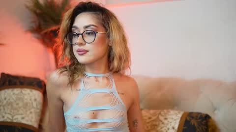  Aileen  online show from 12/04/25, 08:39