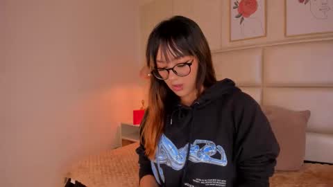 Aily Yozuko online show from 12/19/25, 02:40