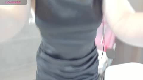 Snapshot of aina_faina chatting on 01/10/25, 09:13 Aina online show from 01/10/25, 09:13