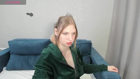 Snapshot of aina_faina chatting on 01/18/25, 04:26 Aina online show from 01/18/25, 04:26