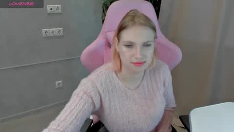 Snapshot of aina_faina chatting on 01/23/25, 04:09 Aina online show from 01/23/25, 04:09