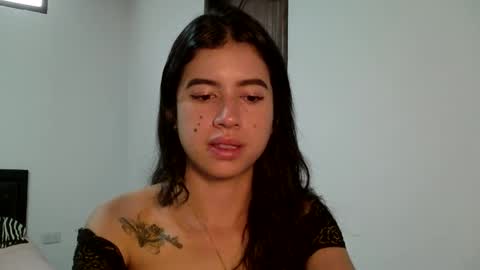 Snapshot of aine_ileana chatting on 09/11/25, 03:45 J online show from 09/11/25, 03:45